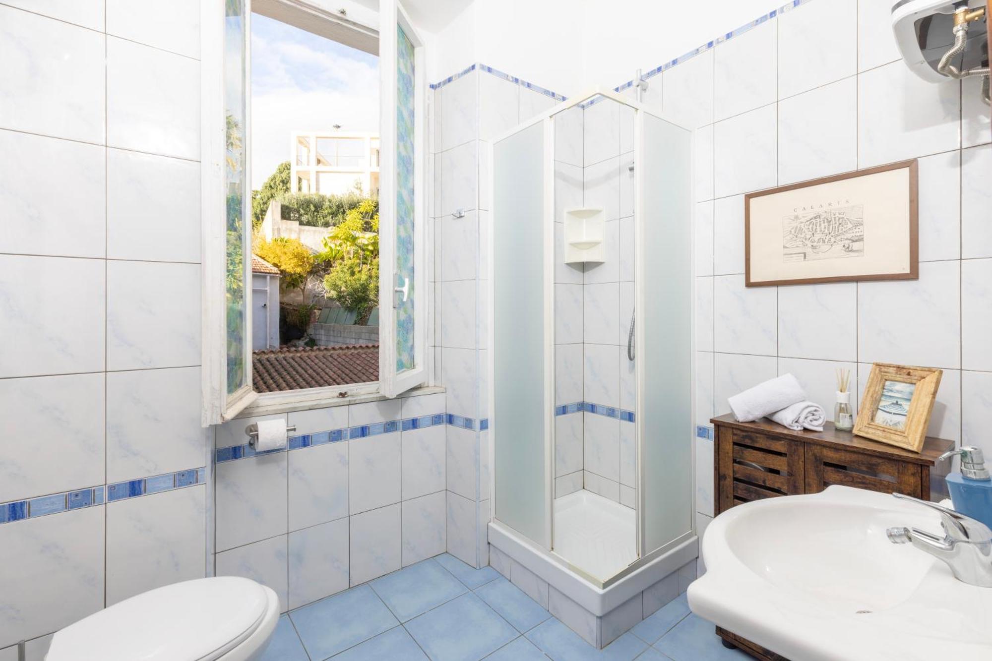 Kalie Rooms Guest House Кальяри Экстерьер фото