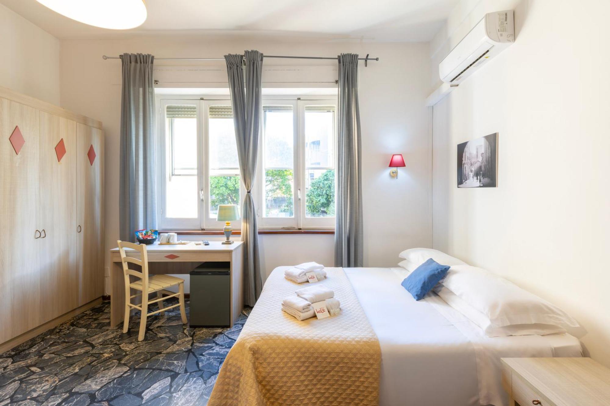 Kalie Rooms Guest House Кальяри Экстерьер фото