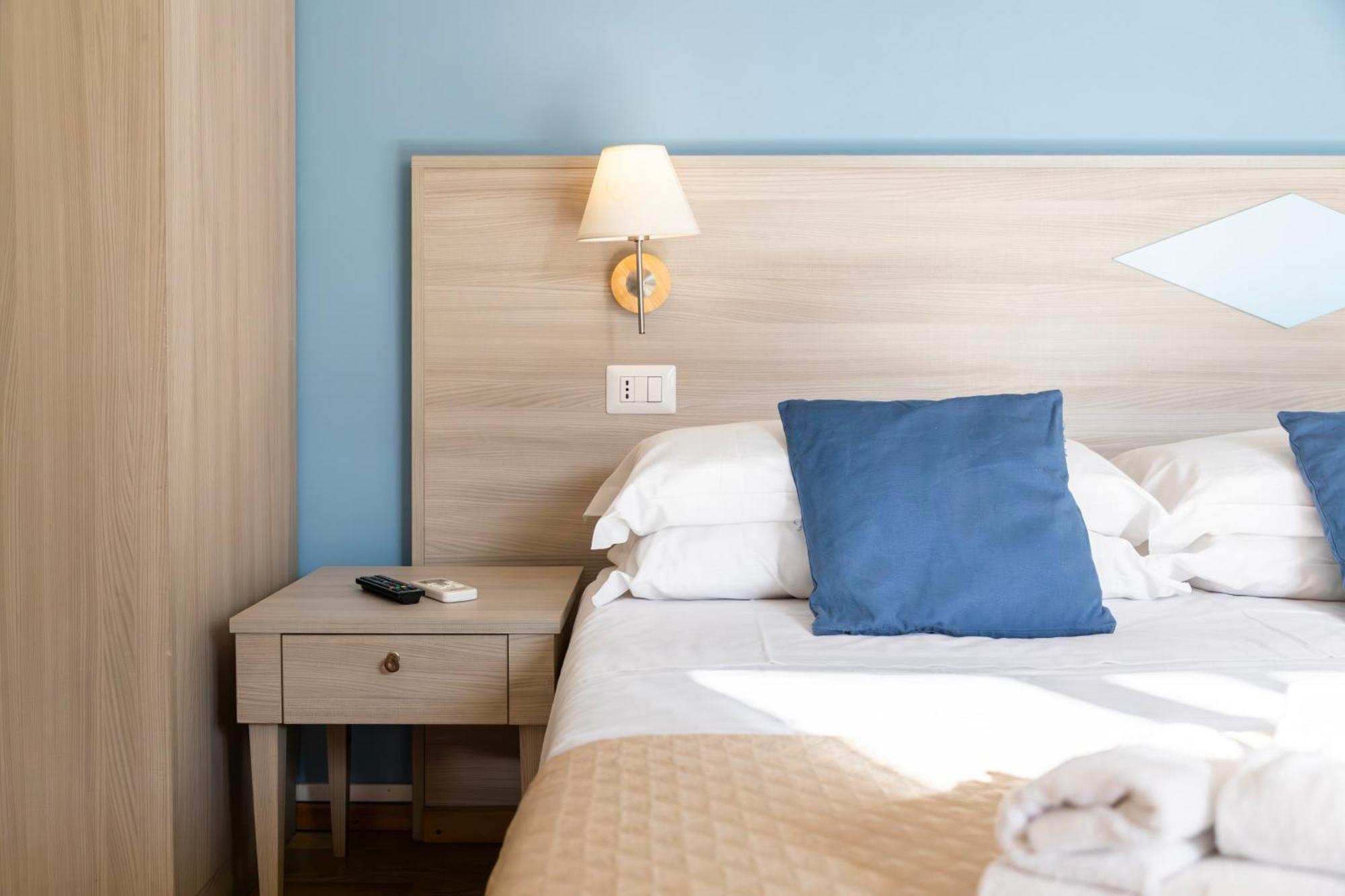 Kalie Rooms Guest House Кальяри Экстерьер фото